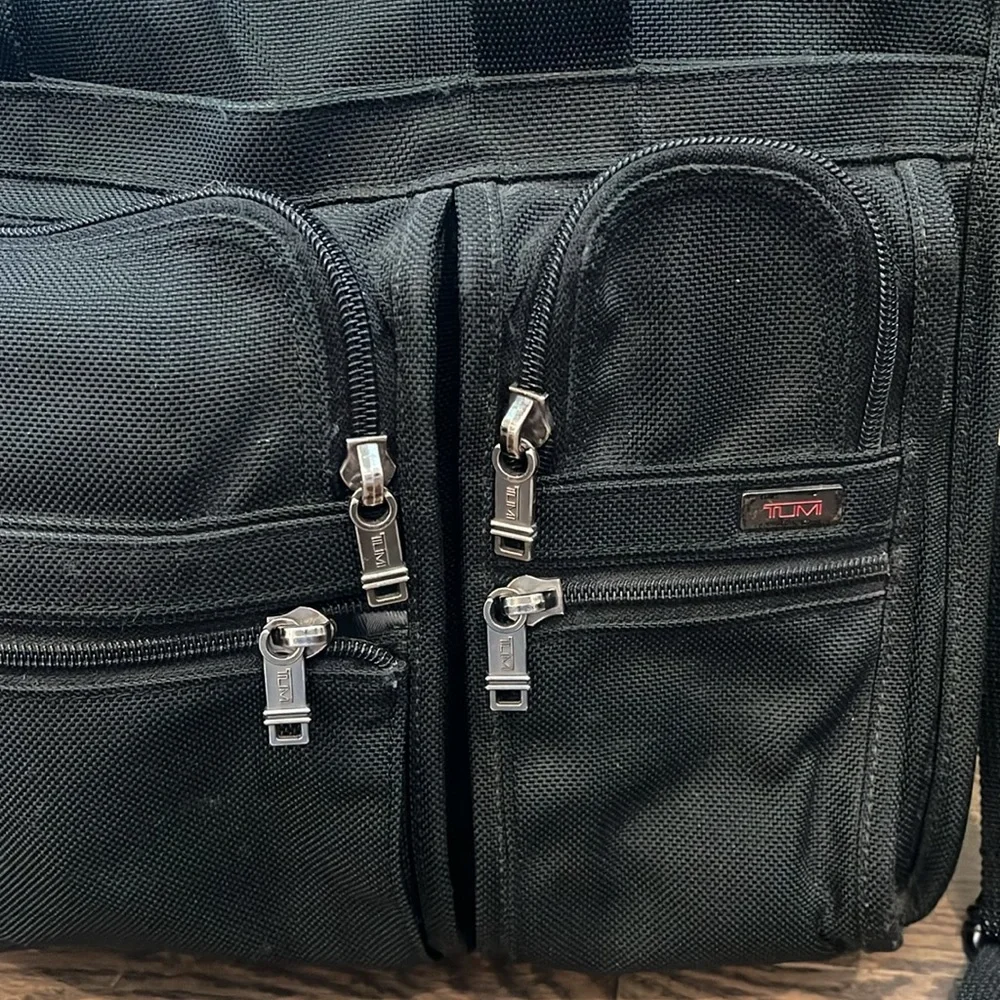 TUMI Alpha Ballistic Nylon Expandable Multipurpose Travel Bag Black briefcase